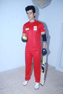 Hiten Tejwani poses at the Shoot for the New Season of Box Cricket League