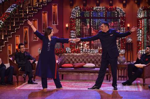 Boman Irani performs with Farah Khan on Comedy Nights with Kapil