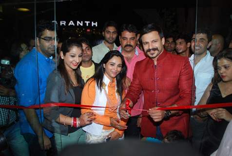 Vivek Oberoi inaugurates Kirti Rathore's Store