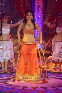 Mouni Roy performing on Dilwalon Ki Diwali