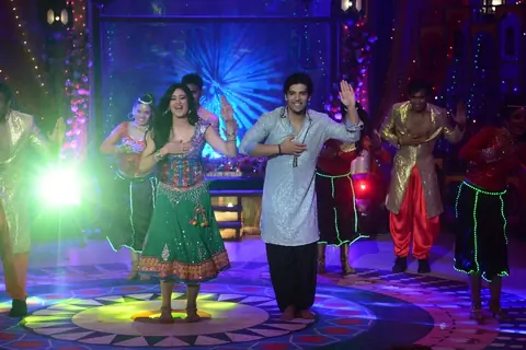 Shweta Tiwari and Kinshuk Mahajan performing on Dilwalon Ki Diwali