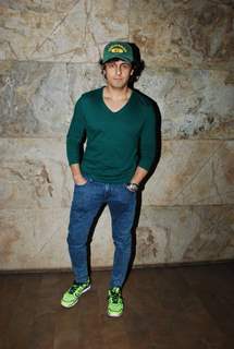 Sonu Niigam poses for the media at the Special Screening of Fury