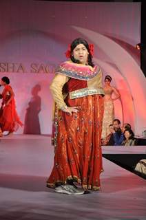 Kiku Sharda as Palak walks the ramp at Nisha Sagar Show