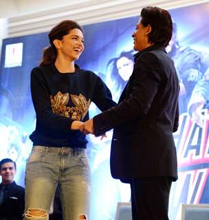 Deepika Padukone and Shah Rukh Khan perform at the Promotions of Happy New Year in Delhi