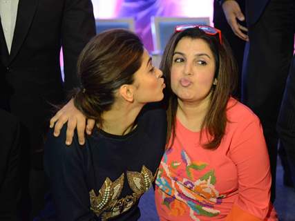 Deepika Padukone and Farah Khan pout for a photo