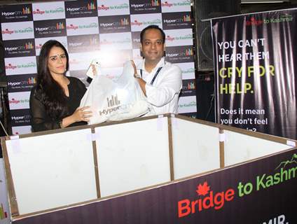 Mona Singh kicks off the donation drive at Hypercity for Kashmir