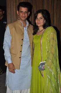 Sharman Joshi along with wife was snapped at Aamir Khan's Diwali Bash