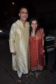 Vidhu Vinod Chopra poses with wife at Aamir Khan's Diwali Bash