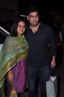 Kunal Roy Kapoor poses with wife at Aamir Khan's Diwali Bash