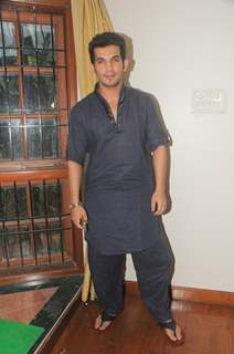 Arjun Bijlani poses for the media at Diwali Celebration of BCL Team 'Rowdy Bangalore'