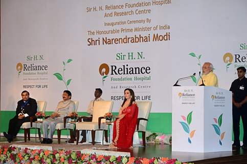 Narendra Modi addressing the audience at the Launch of HN Reliance Foundation Hospital