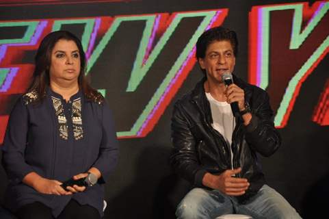 Shah Rukh Khan addressing the audience at Happy New Year Game Launch