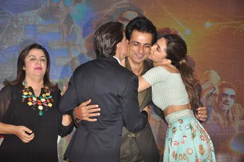 Shahrukh Khan and Deepika kiss Sonu Sood at the Song Launch of Happy New Year