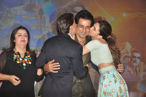 Shahrukh Khan and Deepika kiss Sonu Sood at the Song Launch of Happy New Year