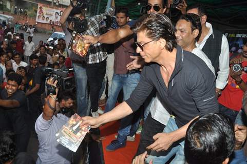 Shahrukh Khan distributes the Happy New Year DVDs among his Fans at the theatre