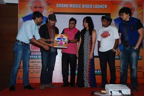 Mohit Chauhan releases song dedicated to Nation and Narendra Modi