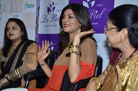 Sushmita Sen addresses the media at Dr. Trasi's Clinic Launch