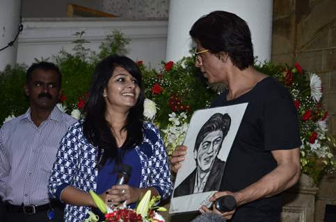 Shahrukh Khan receives a gift from a fan on his Birthday