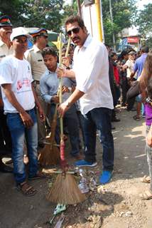 Mukesh Rishi snapepd at Cleanliness Drive by Nahar Group