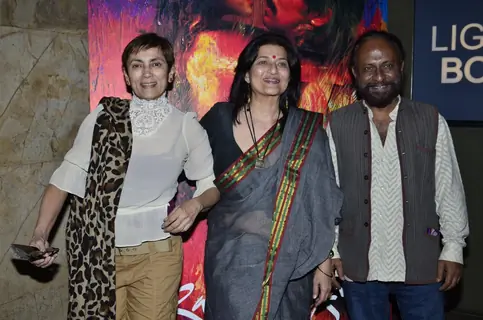 Deepa Sahi and Ketan Mehta pose with Sarika at the Special Screening of Rang Rasiya