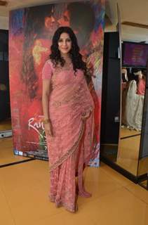 Nandana Sen poses for the media at the Premier of Rang Rasiya