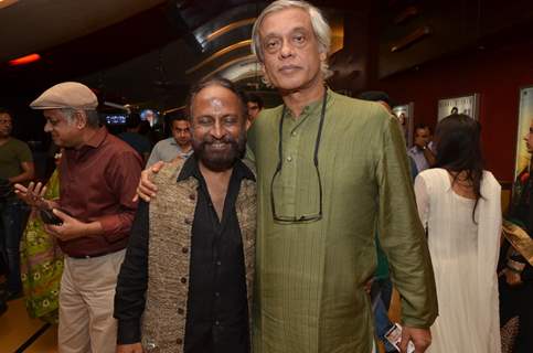 Ketan Mehta poses with Sudhir Mishra at the Premier of Rang Rasiya