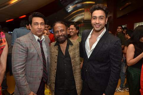 Shekhar Suman and Adhyayan Suman pose with Ketan Mehta at the Premier of Rang Rasiya