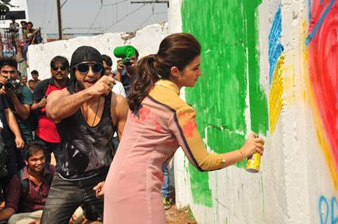 Parineeti Chopra was snapepd painting the wall at Kill Dil Graffiti Event