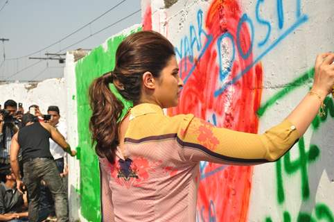 Parineeti Chopra paints the wall at Kill Dil Graffiti Event