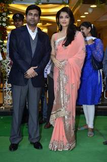 Aishwarya Rai Bachchan poses with a guest at the inaguration of Kalyan Jewellers 4th Store