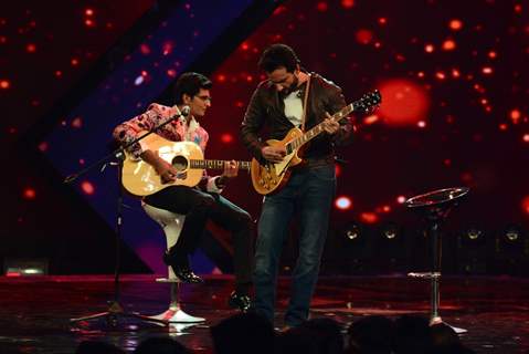 Saif Ali Khan performs during the Promotions of Happy Ending on India's Raw Star