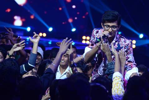 Contestant Darshan performing on India's Raw Star