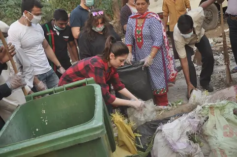 Tammanah picks up the garbage at a Cleanliness Drive