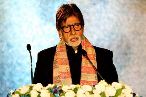 Amitabh Bachchan addressing the audience at Kolkatta Film Festival