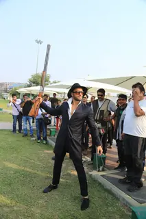 Ranveer Singh poses with a rifrl at Jagatpura Shooting Range