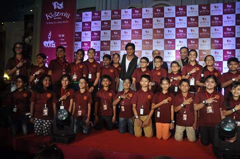 Shahrukh Khan poses with kids at KidZania