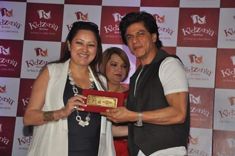 Shahrukh Khan being felicitated at KidZania