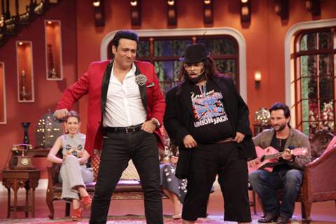 Govinda performs with Kiku Sharda at the Promotions of Happy Ending on Comedy Nights With Kapil