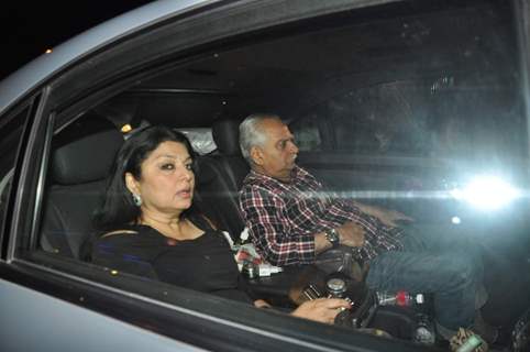 Ramesh Sippy with wife Kiran Juneja reached Ravi Chopra's house to pay respect