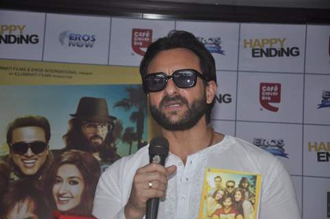 Saif Ali Khan addressing the audience at the Promotions of Happy Ending at CCD