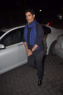 Manish Malhotra poses for the media at Sonali Bendre's Marriage Anniversary