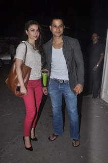 Kunal Khemu and Soha Ali Khan pose for the media at the Special Screening of Happy Ending