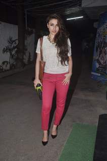 Soha Ali Khan poses for the media at the Special Screening of Happy Ending