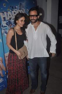 Saif Ali Khan and Kareena Kapoor pose for the media at the Special Screening of Happy Ending