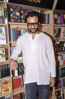 Saif Ali Khan poses at Crossword during the Promotions of Happy Ending