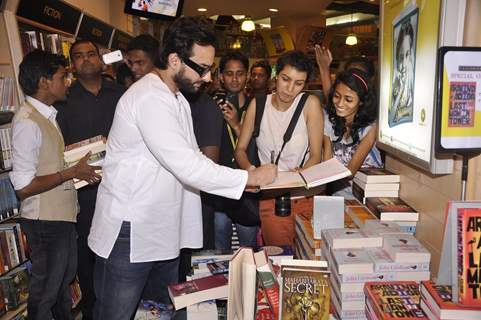 Saif Ali Khan signs autograph for his fans at the Promotions of Happy Ending