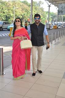 Mini Mathur and Kabir Khan pose for the media at airport while leaving for Arpita Khan's Wedding