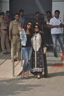 Priyanka Chopra poses with her Mother at Airport