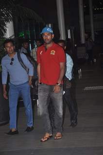 Yuvraj Singh was snapped at airport while returning from Arpita Khan's Wedding