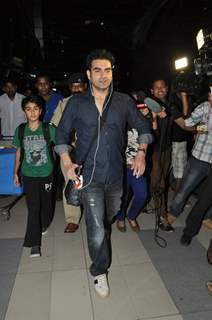 Arbaaz Khan was snapped at airport while returning from Arpita Khan's Wedding